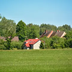 Domy w otoczeniu zieleni, jak długo trzeba czekać na pozwolenie budowy domu?