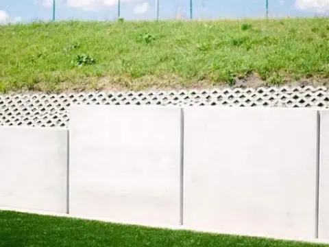 Mur oporowy: pozwolenie czy zgłoszenie? Sprawdź, co musisz wiedzieć.